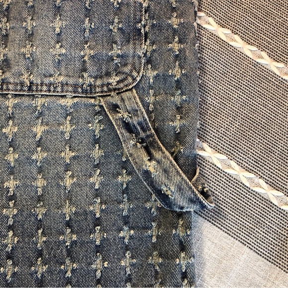 NWT Forever 21 Shorts Womens Size 27 Cut Off Mid Rise Distressed Med Wash Blue - Picture 9 of 11